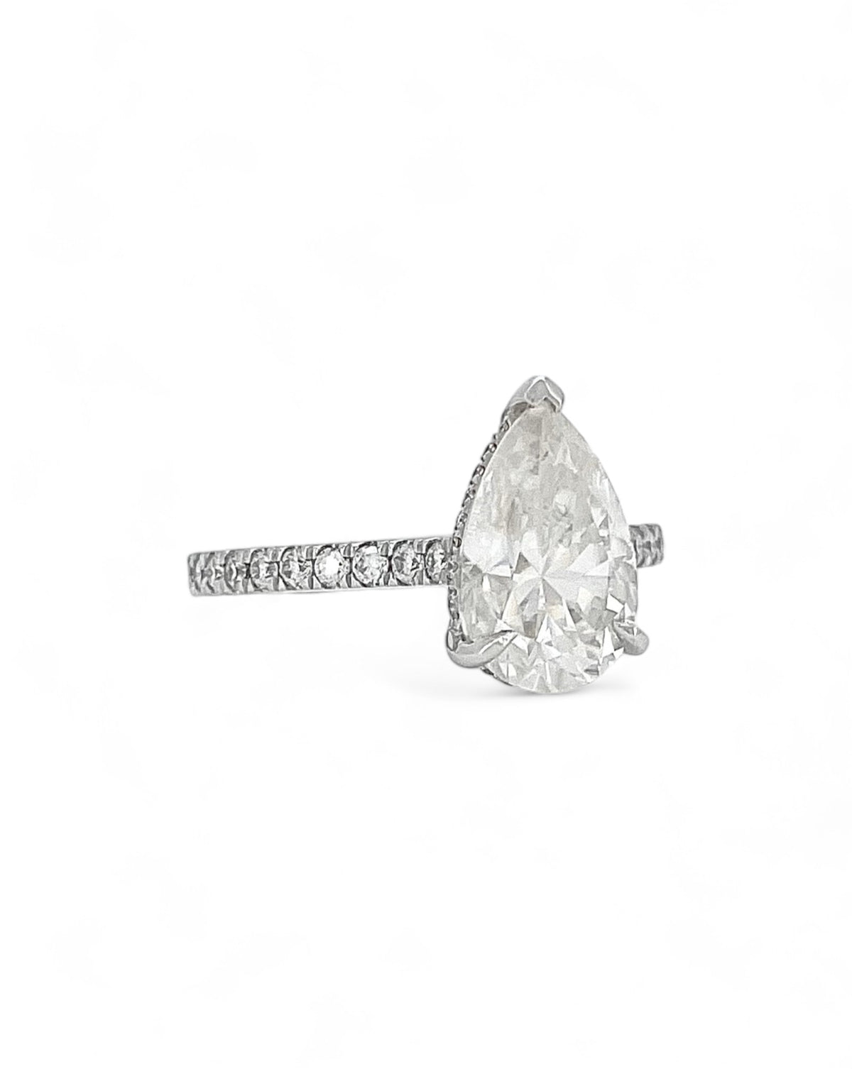 Privé Pear Moissanite Ring