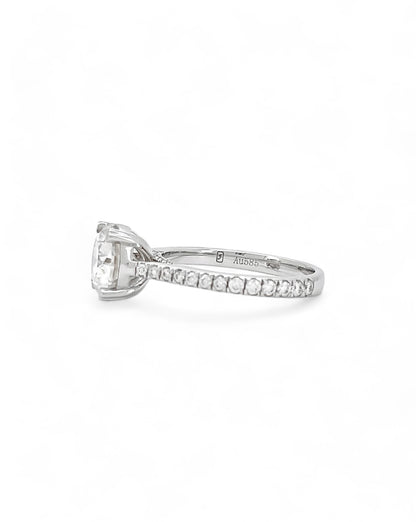 Privé Round Moissanite Ring