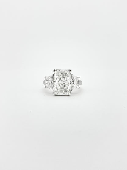 Elegance Radiant Cut Diamond Ring
