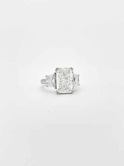 Elegance Radiant Cut Diamond Ring