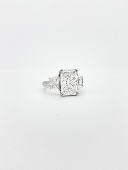 Elegance Radiant Cut Diamond Ring