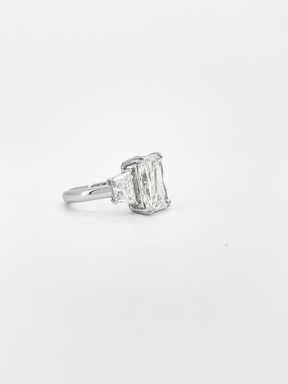 Elegance Radiant Cut Diamond Ring